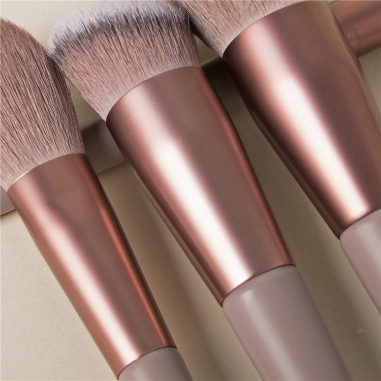 BEAUTY GAZED Signature Lavish 13 Piece Brush Set