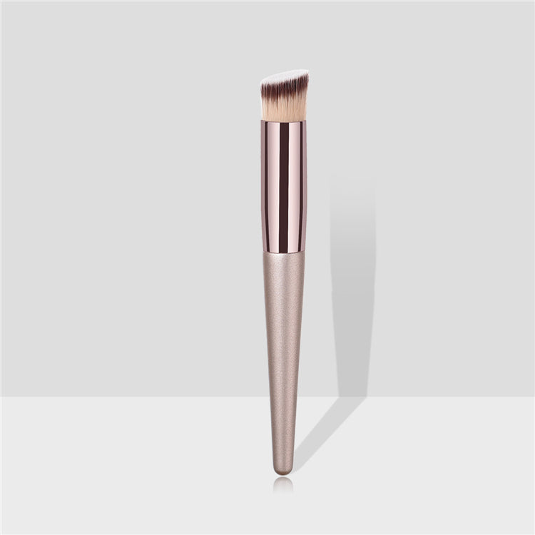 BEAUTY GAZED Champagne Gold Slanted Foundation Brush | 4