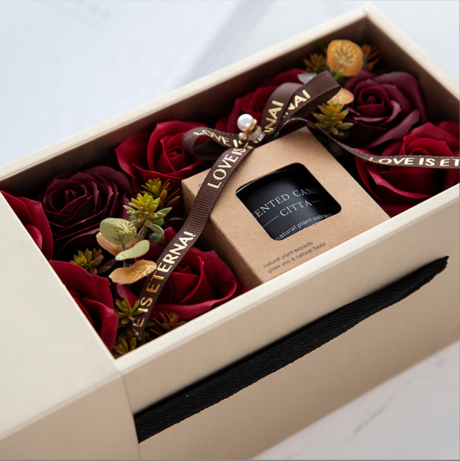 PRIMEBEAUTY Scented Candle and Soap Flowers Gift Box
