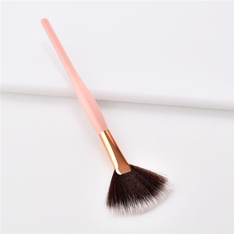 BEAUTY GAZED Highlighter Fan Makeup Brush