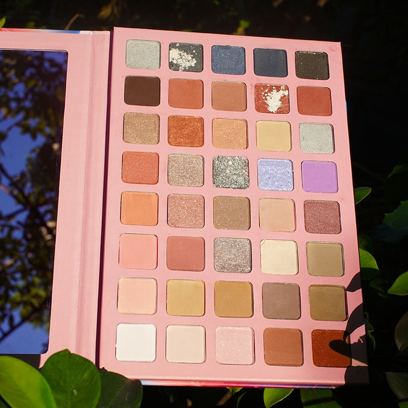 LIYALAN 40 Colour Aura Eyeshadow Palette
